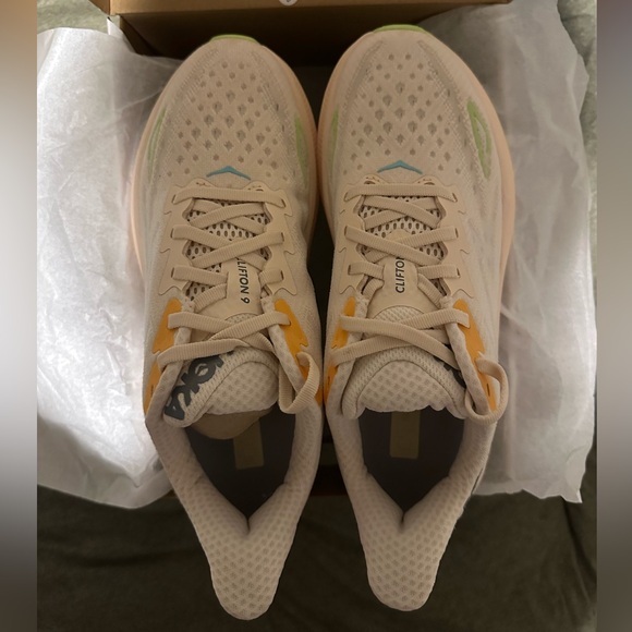 NIB HOKA Clifton 9, Size 7B Running Shoes - Picture 5 of 10